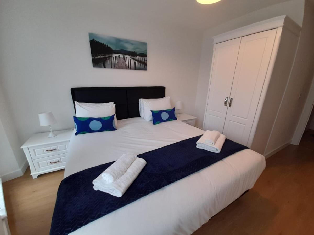 Berks Luxury Serviced Apartments , Free Parking, Free Gym And Free Wifi Бракнел Екстериор снимка