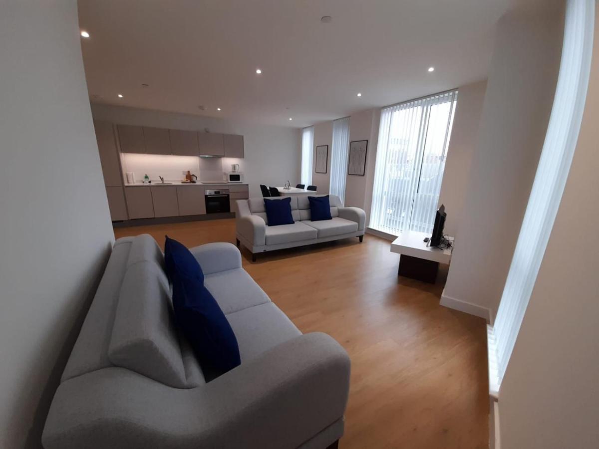 Berks Luxury Serviced Apartments , Free Parking, Free Gym And Free Wifi Бракнел Екстериор снимка