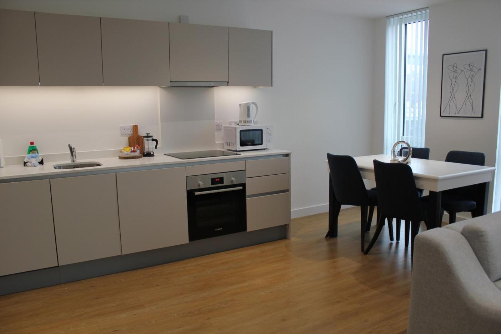 Berks Luxury Serviced Apartments , Free Parking, Free Gym And Free Wifi Бракнел Екстериор снимка
