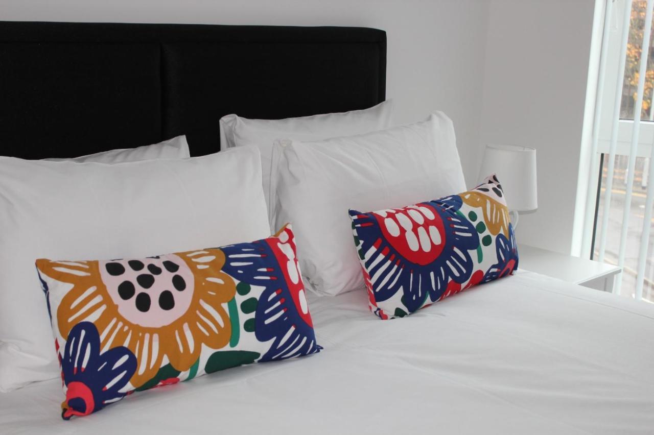 Berks Luxury Serviced Apartments , Free Parking, Free Gym And Free Wifi Бракнел Екстериор снимка