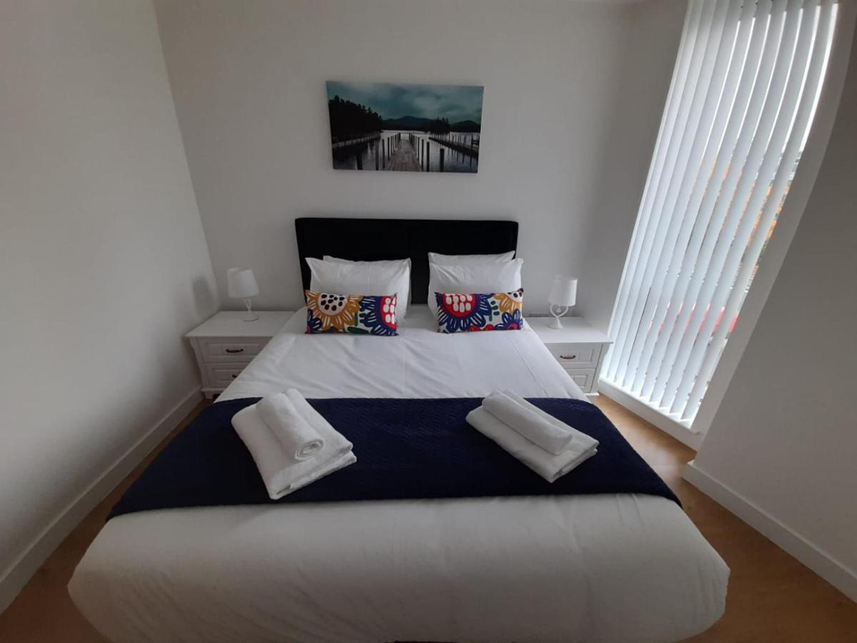 Berks Luxury Serviced Apartments , Free Parking, Free Gym And Free Wifi Бракнел Екстериор снимка