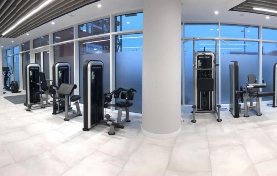 Berks Luxury Serviced Apartments , Free Parking, Free Gym And Free Wifi Бракнел Екстериор снимка
