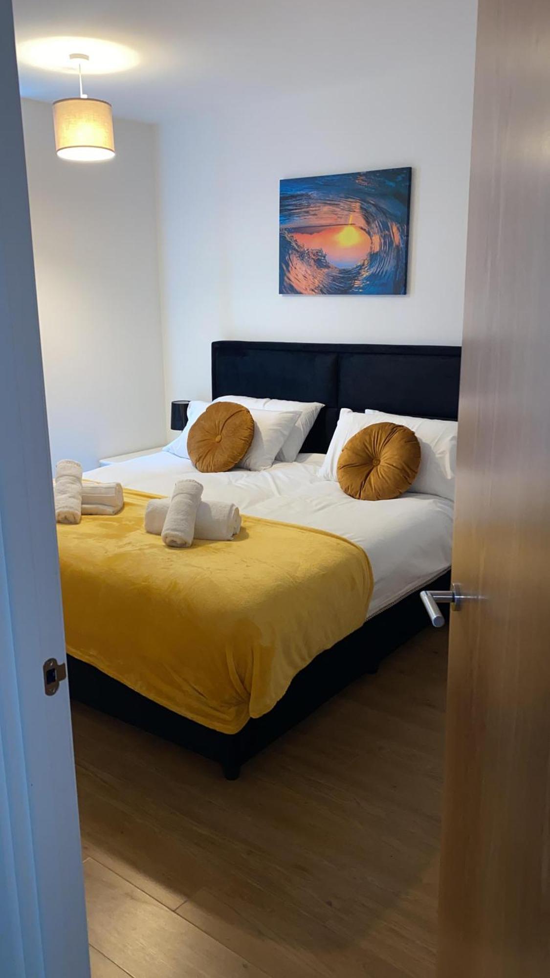 Berks Luxury Serviced Apartments , Free Parking, Free Gym And Free Wifi Бракнел Стая снимка