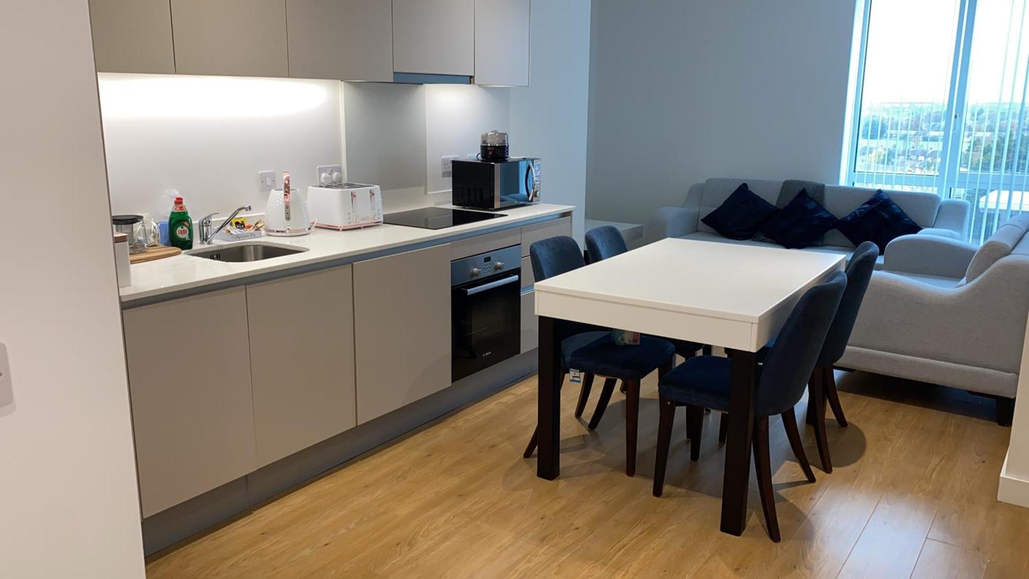 Berks Luxury Serviced Apartments , Free Parking, Free Gym And Free Wifi Бракнел Стая снимка