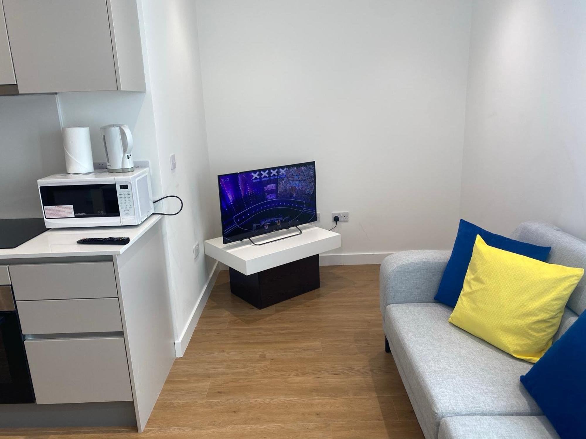 Berks Luxury Serviced Apartments , Free Parking, Free Gym And Free Wifi Бракнел Стая снимка